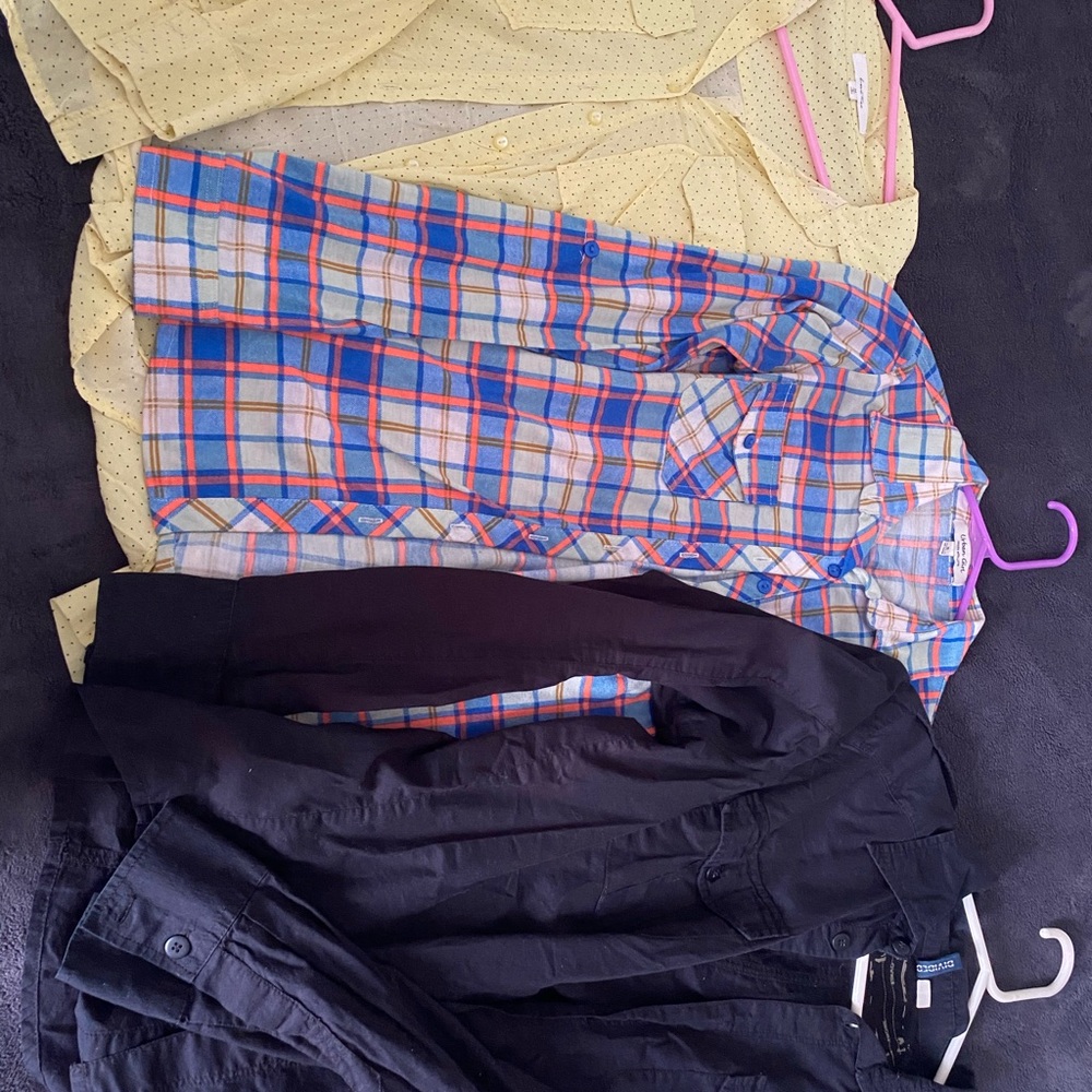 3 long sleeve button ups Bundle 3X7$